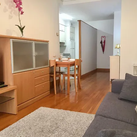 Plaza Apartment *